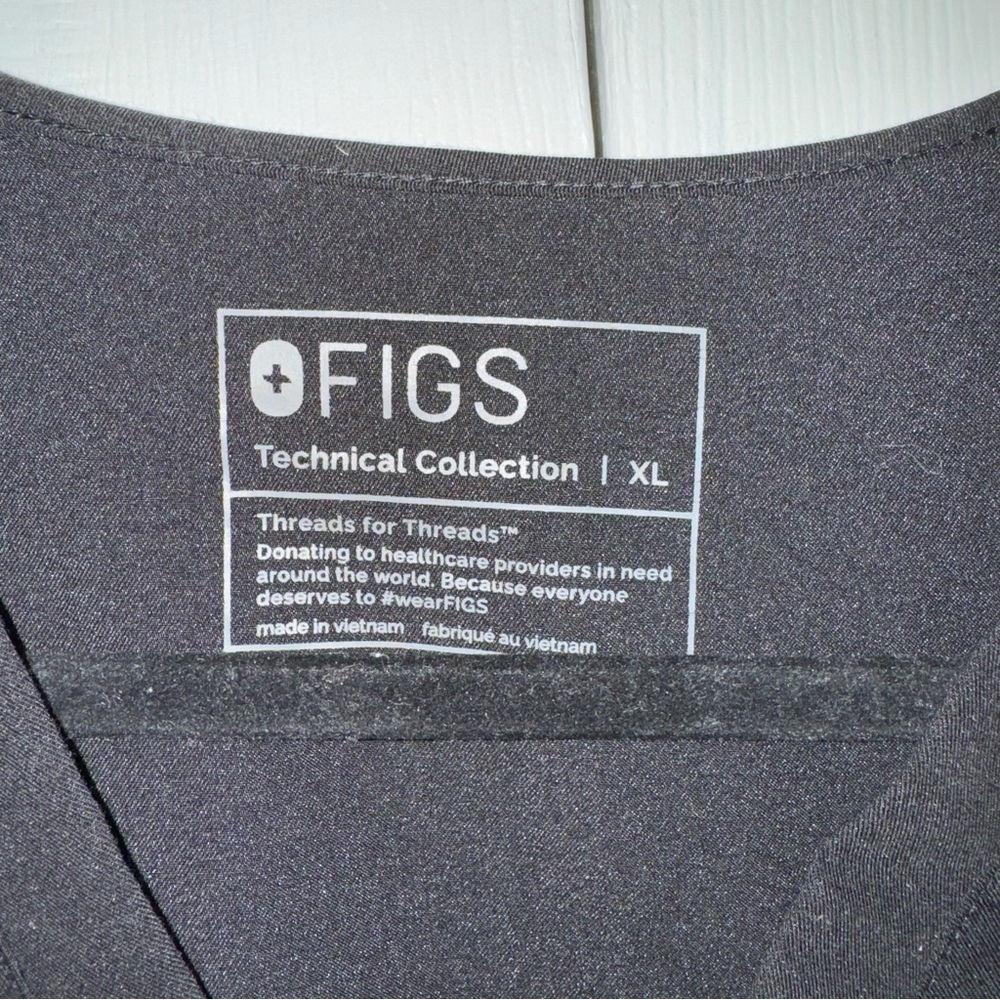 Figs XL black medical scrub shirt